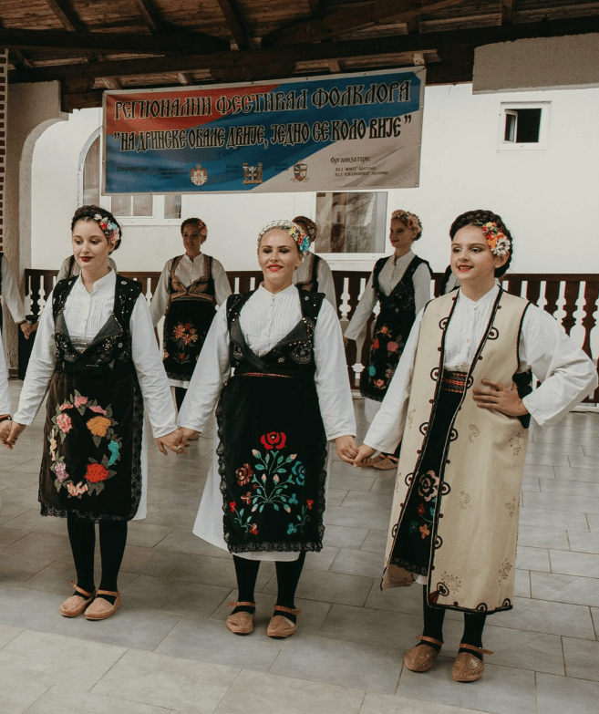 Na drinske obale dvije jedno se kolo vije